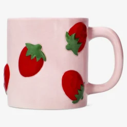 Flying Tiger Mugg med präglade jordgubbar - 400 ml^Kvinnor Midsommar|Bordsserviser