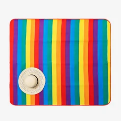 Flying Tiger Picknickfilt med bärhandtag. 130x150 cm^ Happy Pride!|Dekorationer För Utomhusbruk