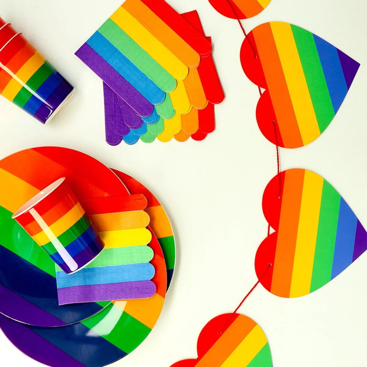 Flying Tiger Plastmuggar. 4 st^ Happy Pride!|Festdekorationer
