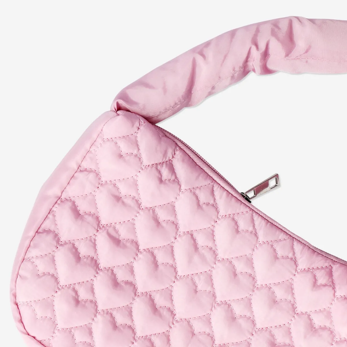 Flying Tiger Rosa väska med quiltade hjärtan^ Väskor & Ryggsäckar